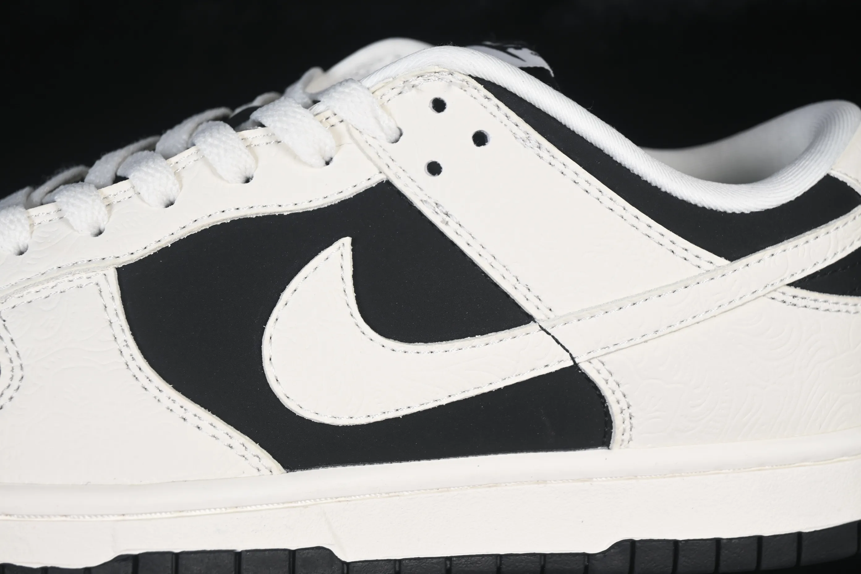 All categories Nk SB Dunk Series Nk SB Dunk Low High-end customized low-top sneakers Nike SB Dunk Low Year of the Horse limited low-top casual sneakers IF3944-001